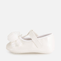 9285 white baby shoe
