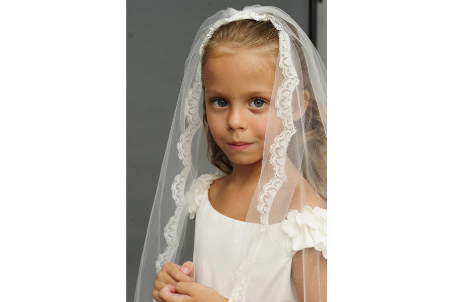 1472 Chantilla Lace Mantilla